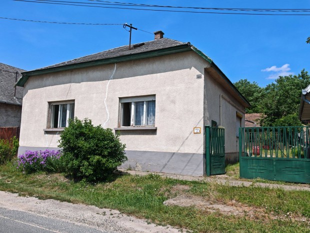 Kesztlcn 4 szoba, 120 m2 feljtand lakhz elad