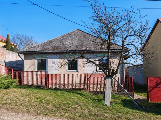 Keszt�lc�n befejez�sre v�r� 4 szob�s csal�di h�z elad�