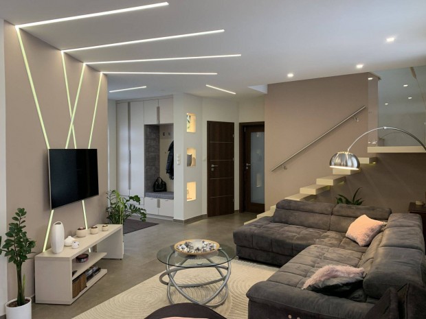 K�t �n�ll� Csal�di H�z Egy Telken Egy V�tel�r�rt!