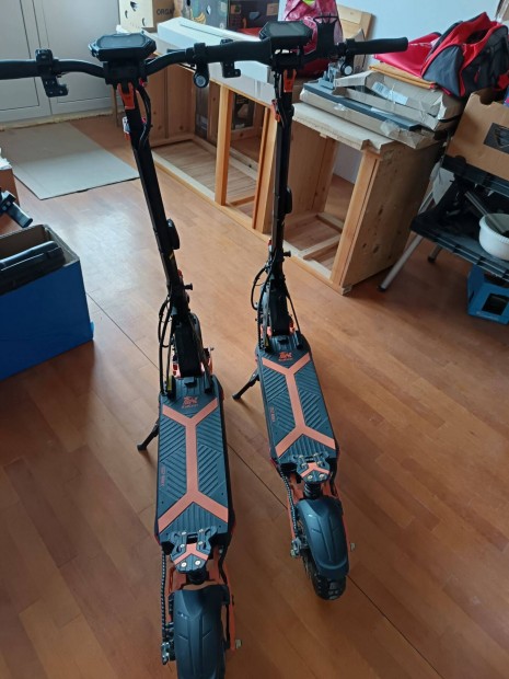Kt darab elektromos roller elad
