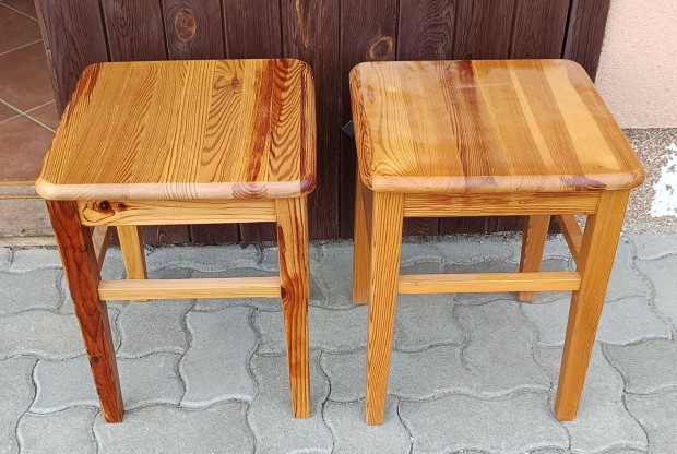 Két fenyőfából készült ülőke eladó