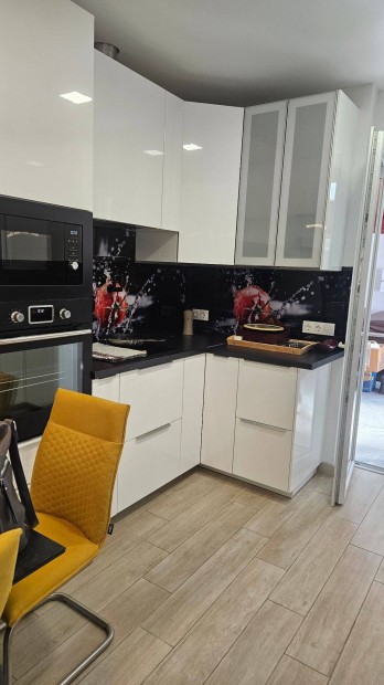 K�t gener�ci� otthona jakuzzival �s napelemmel Tat�n!