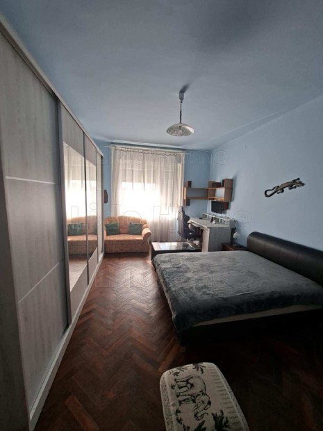 K�t h�l�szob�ss� is �talak�that� lak�s P�tf�rd�n!