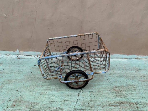 Kt kerek kicsi kocsi