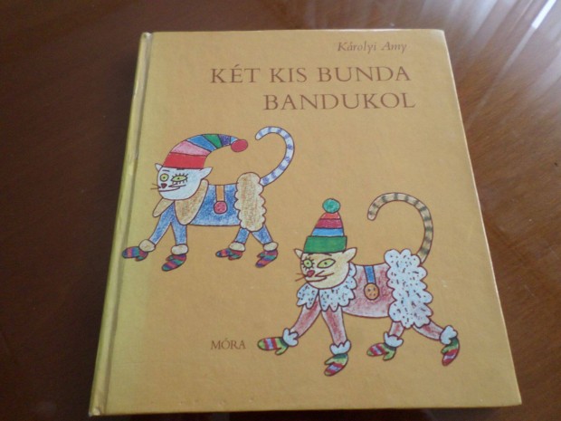 Kt kis bunda bandukol, 1980 Krolyi Amy Gyermekknyv, messknyv