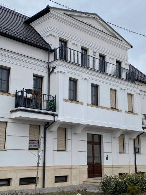 K�t lak�s egy �r��rt, Kecskem�t belv�ros pr�mium