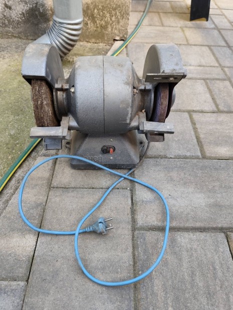 K�t oldali asztali k�sz�r�