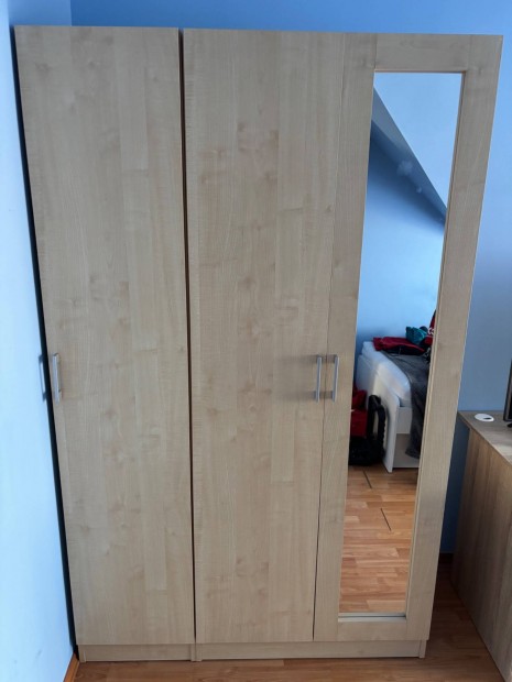 K�t r�szes gardr�b szekr�ny elad�