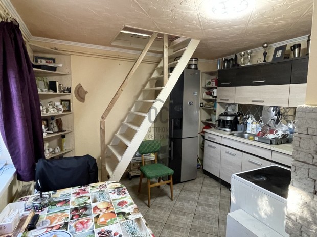 K�t szob�s csal�di h�z elad� a Bayk Andr�s kertben