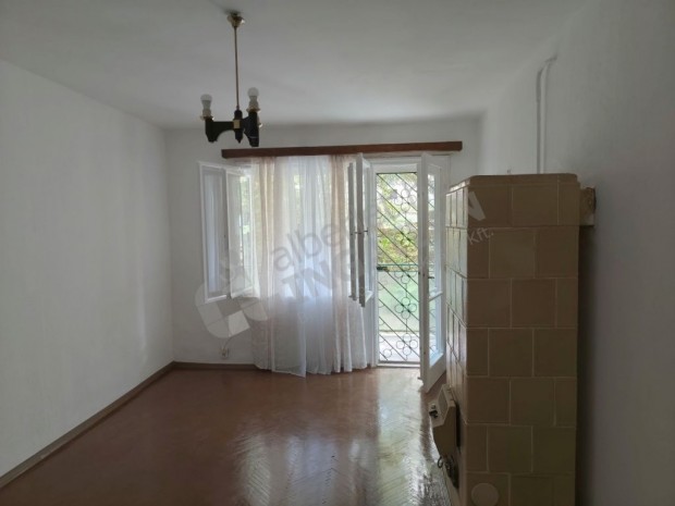 Két szobás földszinti lakás a Rókushegyi lépcsőn KIADÓ!