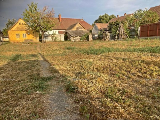 K�t utcai bej�rat� telek Baja, Szentj�nos v�rosr�szben