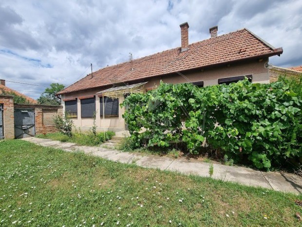 K�tegyh�z�n ELAD� fel�j�tand� csal�di h�z!