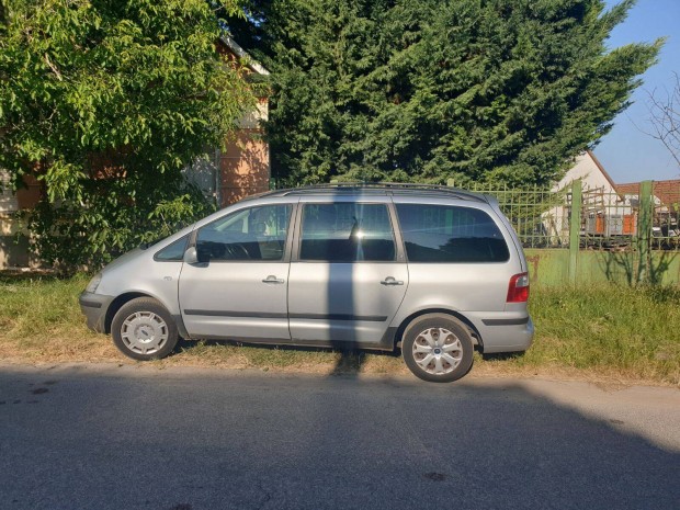 Kétezernégyes megkímélt Ford Galaxy eladó