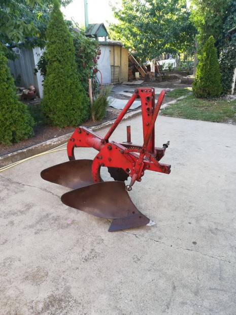 K�tfejes �gyeke elad�