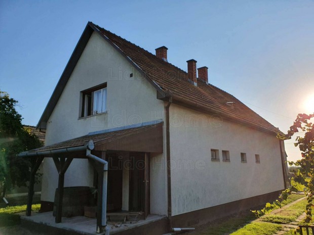 K�tgener�ci�s CSAL�DI H�Z Balatonszentgy�rgy�n