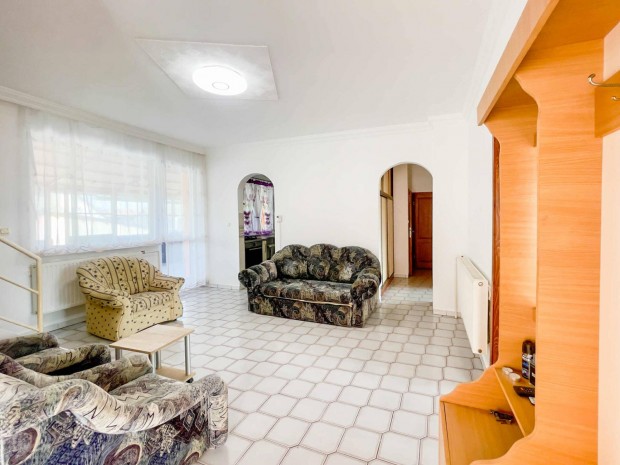 K�tgener�ci�s �lomotthon hatalmas telekkel M�riak�lnokon !