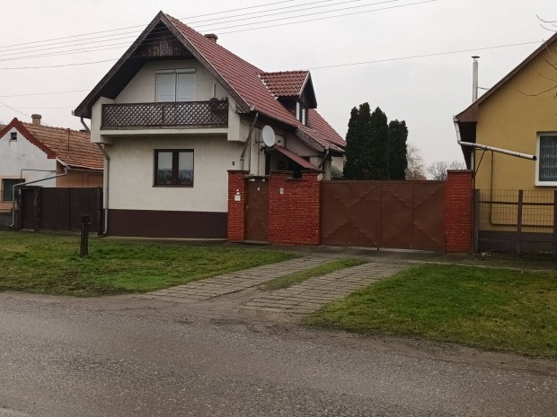 K�tgener�ci�s csal�di h�z