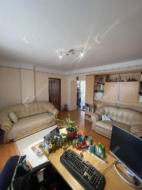 K�tgener�ci�s csal�di h�z Kaposv�ron a Keleti v�rosr�szben.