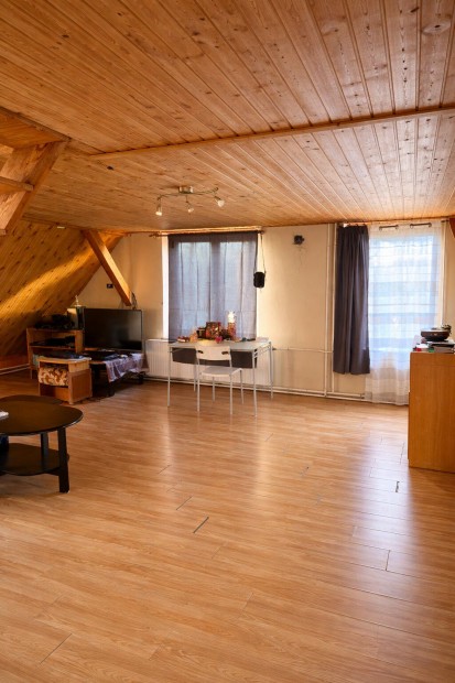 K�tgener�ci�s csal�di h�z R�koscsab�n  140 m lak�t�r, 741 m telek,