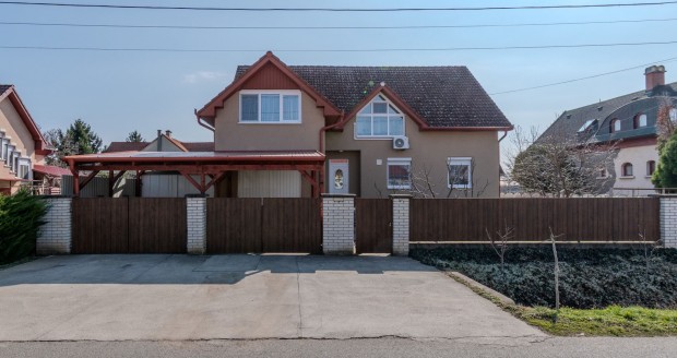 K�tgener�ci�s csal�di h�z elad� Debrecen, Boldogfalvikertben