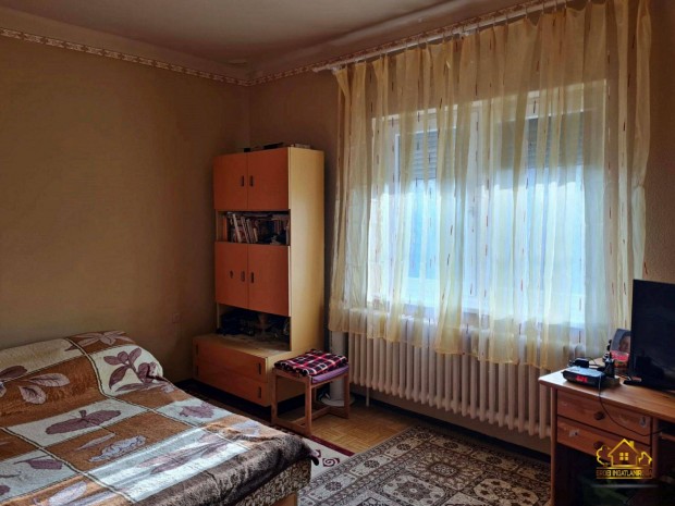 K�tgener�ci�s h�z T�k�l�n, sz�pen gondozott kerttel! 1093