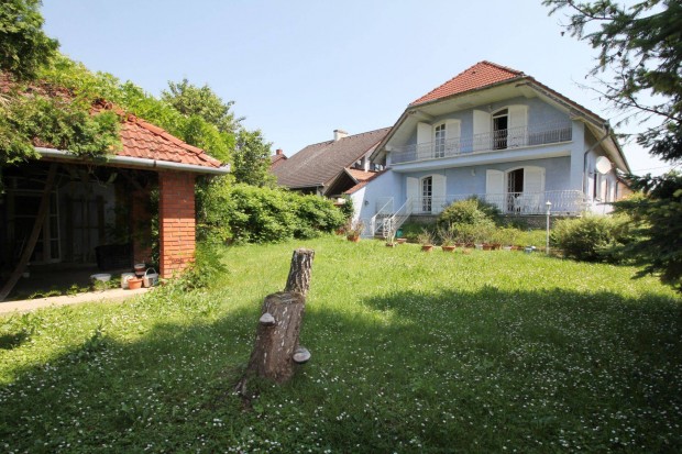 Kétgenerációs ház, Újdombóvár szívében eladó