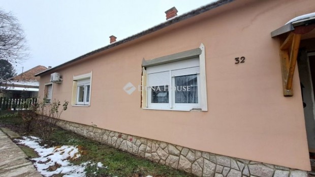 K�tgener�ci�s lehet�s�g Di�sviszl�n - t�gas csal�di h�z nagy telekkel