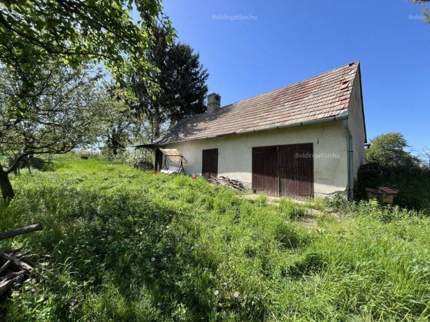Kéthelyen Balaton Közelében 2 Szobás Zártkerti Ingatlan Eladó