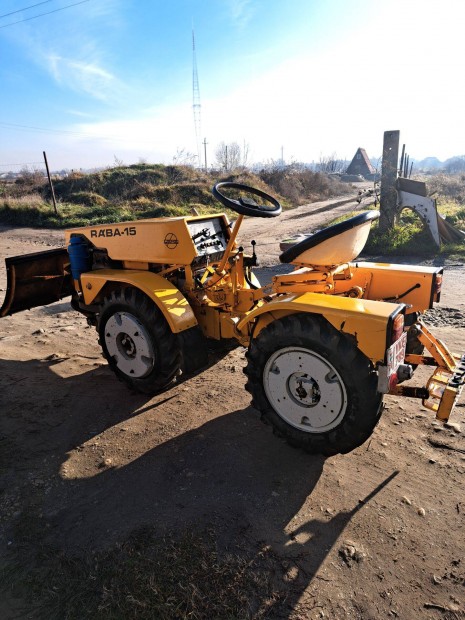 K�thengeres R�ba15 kistraktor, tartoz�kaival elad�