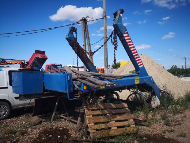 Kétkaros konténer felépitmény