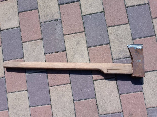 K�tkezes balta fejsze