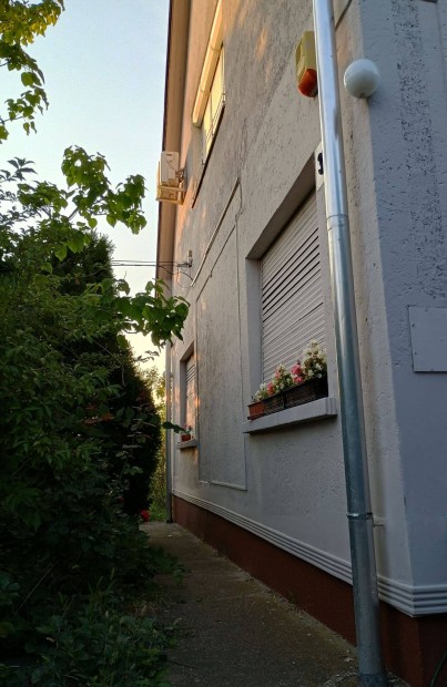 Ktlaksos csaldi hz, 101+65 m2