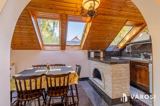 K�tlak�sos ikerh�z 100 m�terre a Balatont�l