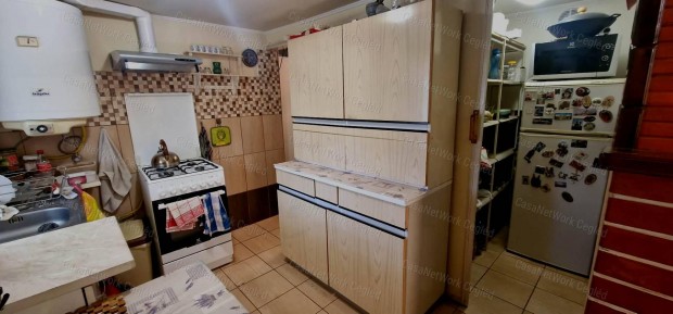 K�tlakr�szes csal�di h�z elad� Cegl�den!