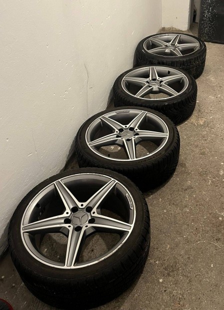 K�tm�retes 18-as AMG felni garnit�ra Pirelli t�li gumikkal elad�!