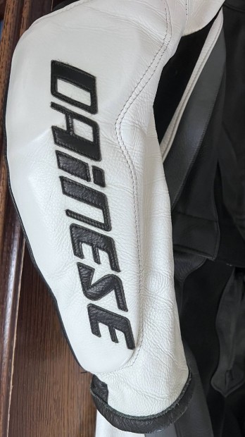Kétrészes Dainese bőrruha