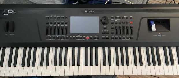 Ketron sd9 Pro "black edition" elad