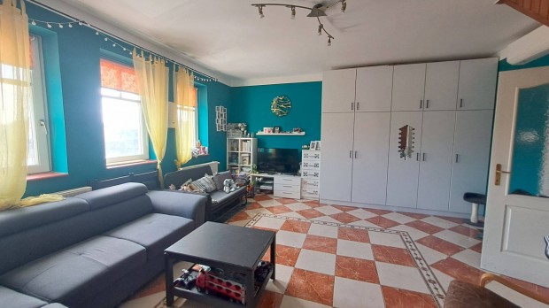 K�tszintes, 4 szob�s fel�j�tott lak�s elad� Asz�d k�zpontj�ban