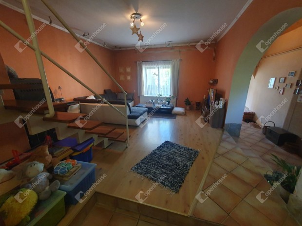 K�tszintes csal�di h�z elad� Nagykanizs�n.