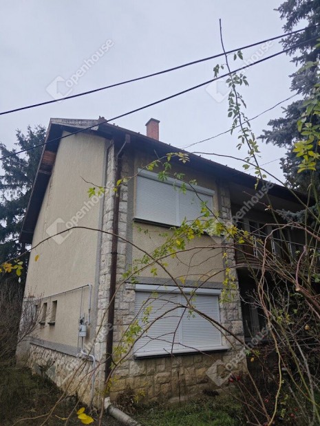 K�tszintes csal�di h�z elad� Szentiv�non