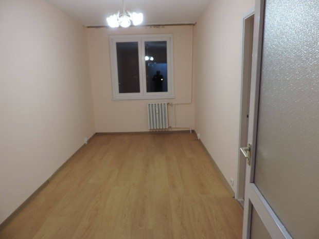 K�tszob�s lak�s kiad�