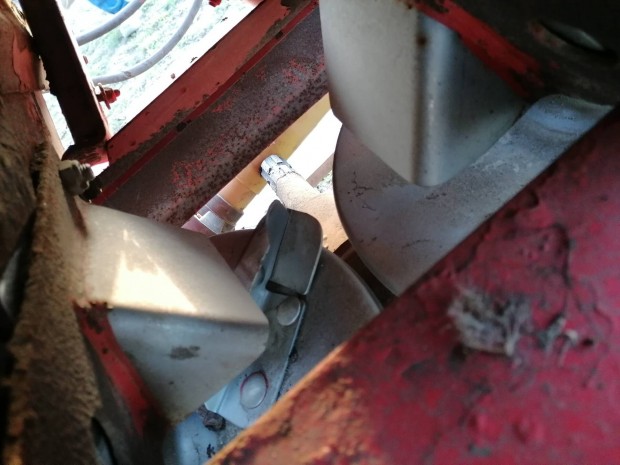 K�tt�rcs�s m�tr�gyasz�r� elad� j� �llapotban