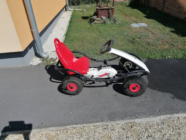 Kettcar gumikerekes gokart elad. Csak szemlyes tvtel. 