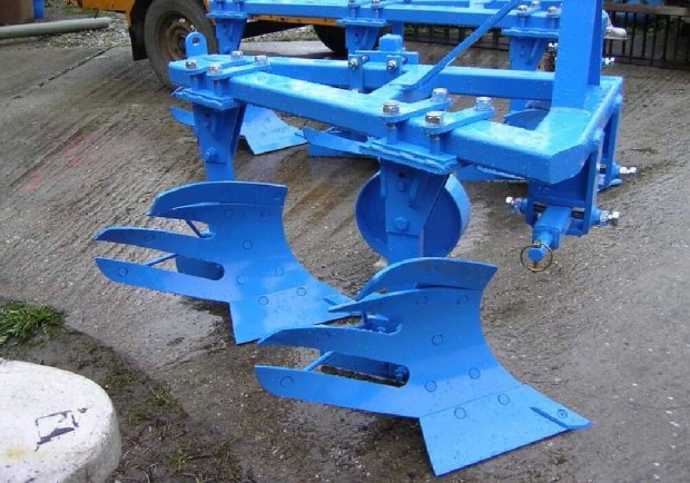 Kettes eke kis traktorokhoz elad !