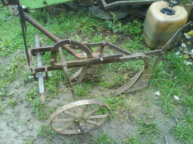 Kettes eke kistraktor utn