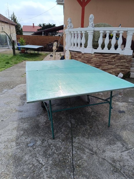 Kettler kültéri pingpong asztal jó állapotban eladó. Több darab van