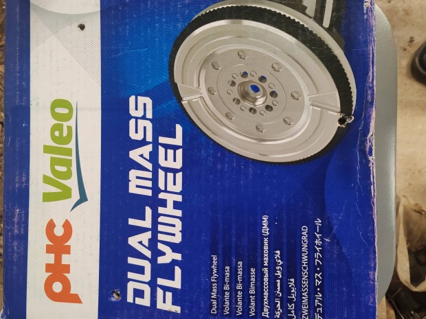 Kett�st�meg� lendker�k (kuplung) 