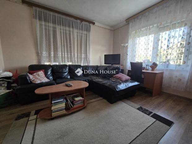 K�t�jfalui elad� 69 nm-es h�z