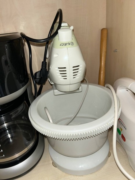 Keverőtálas robotgép