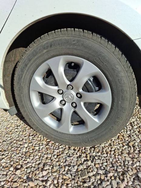 Keveset futott lemezfelni 215/65 R16 -os tli gumival